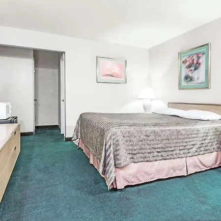 Travelodge By Wyndham La Grande-2