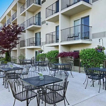 Oxford Suites Yakima-2