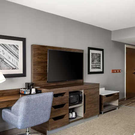 Hampton Inn & Suites State College At Williamsburg Square-3
