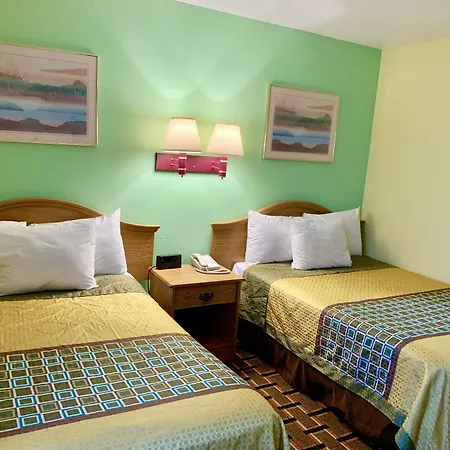 Travelers Inn Medford-3