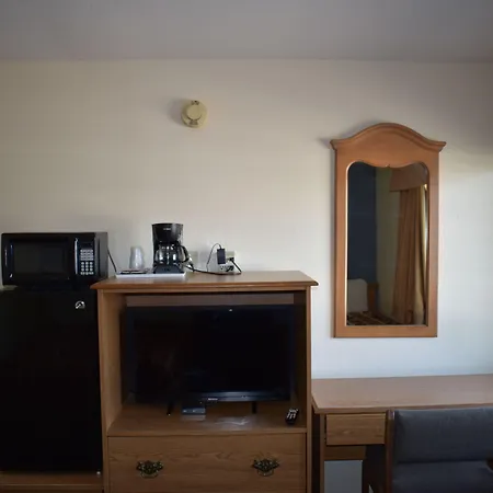 Travelers Inn Medford-2