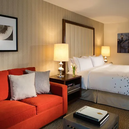 Renaissance Newark Airport Hotel-2