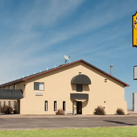 Super 8 By Wyndham Pratt-2