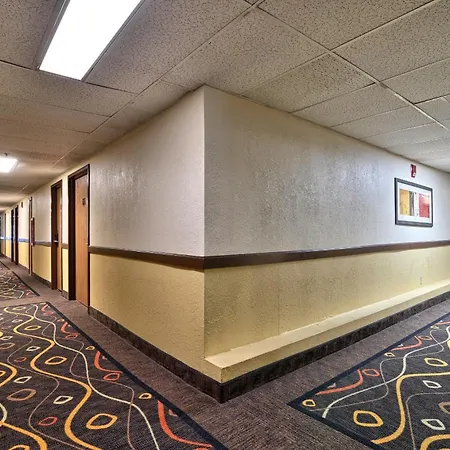 Katahdin Inn & Suites-3