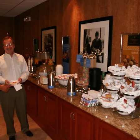 Hampton Inn Woodbridge-2