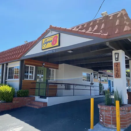 Super 8 By Wyndham Monterey-3