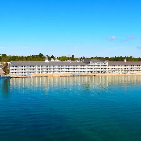 Hamilton Inn Select Beachfront Mackinaw City-2