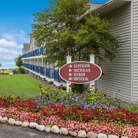 Best Western Harbour Pointe Lakefront-2