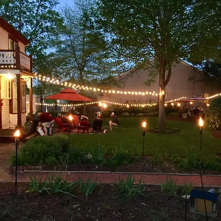 Captain Wohlt Inn-3