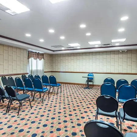 Days Inn & Suites By Wyndham Fort Pierce I-95-3