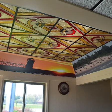Great Lakes Inn & Suites-2