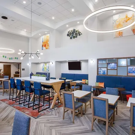 Hampton Inn & Suites Muncie-3
