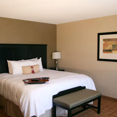 Hampton Inn & Suites Chicago/Saint Charles-3