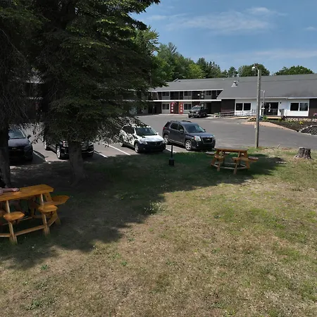 Cedar Motor Inn-3