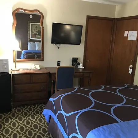 Budget Inn Marinette-2
