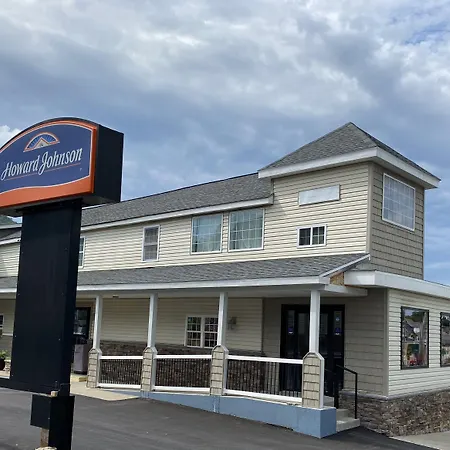 Howard Johnson By Wyndham Lake George-3