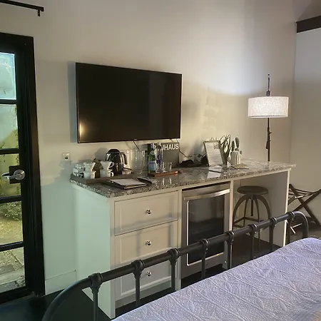 Bespoke Inn Scottsdale-3