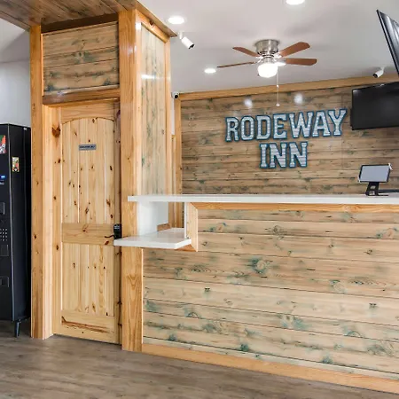 Rodeway Inn Broken Bow-Hochatown-2