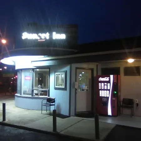 Sunset Inn (Adults Only)-2