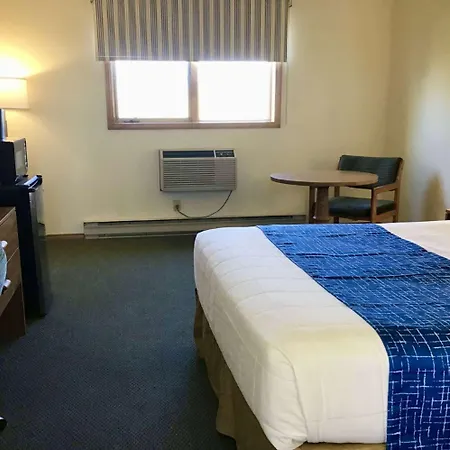 Travelodge By Wyndham Three Forks-2