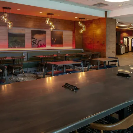 Fairfield Inn & Suites By Marriott Savannah Midtown-3