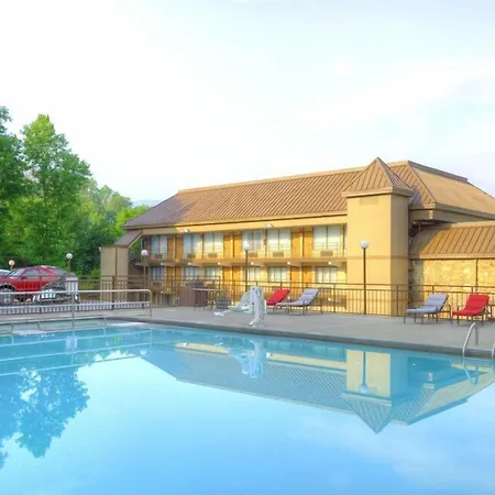 Clarion Pointe Downtown Gatlinburg-3