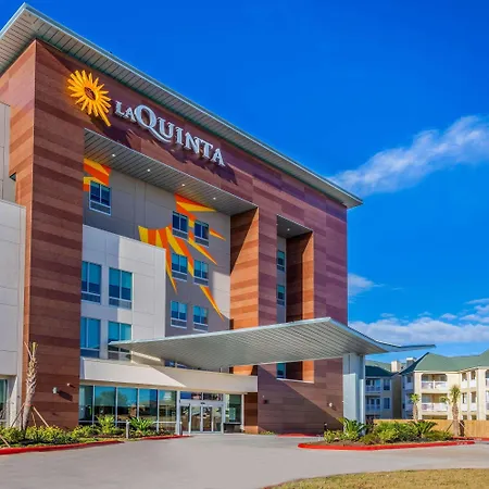 La Quinta Inn & Suites By Wyndham Galveston West Seawall-3