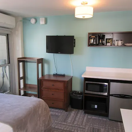 Waikiki Central Hotel - No Resort Fees-3