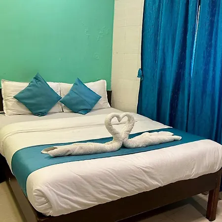 Hotel Metro Plaza Near Barc-3