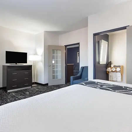 La Quinta Inn And Suites By Wyndham Paris-3