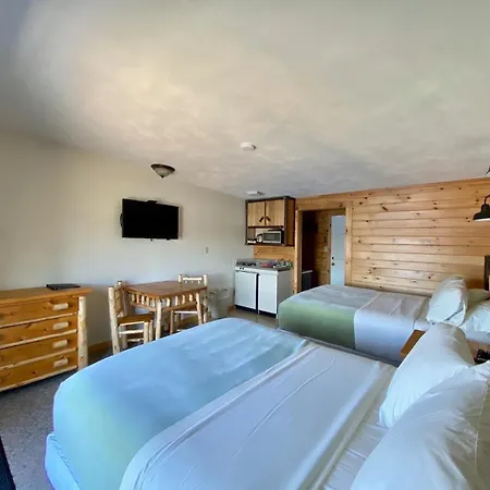 Pine Knoll Hotel Lakeside Lodge & Cabin-3