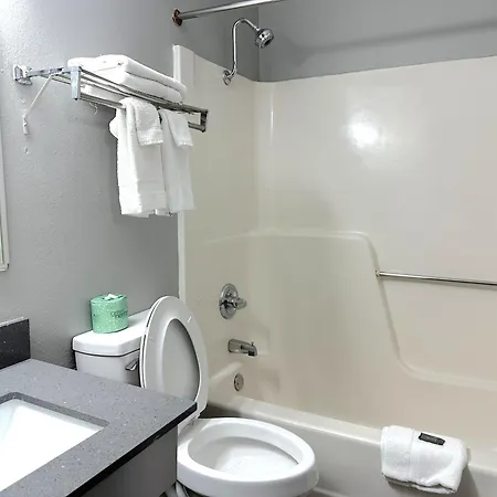 Americas Best Value Inn Fargo-2