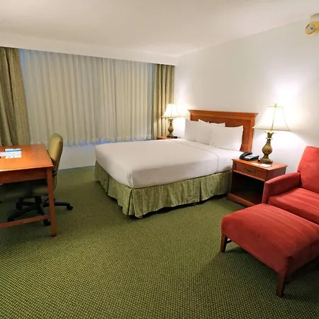 Ramada Plaza By Wyndham Waikiki-3