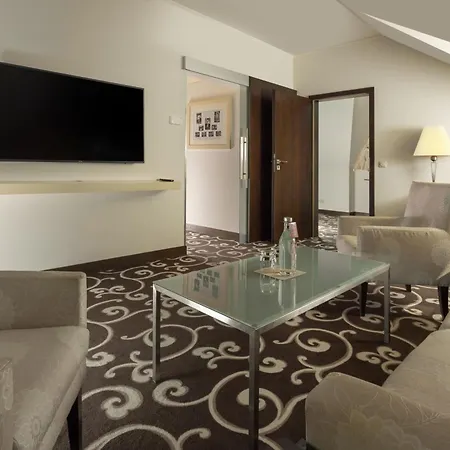 Grand Hotel Bohemia-3
