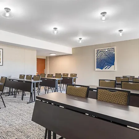 Best Western Plus Fresno Airport Hotel-3