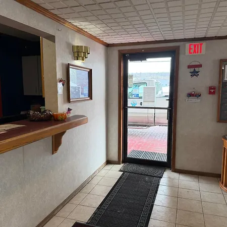 Iron Mountain Inn & Suites Mi Us 2-3