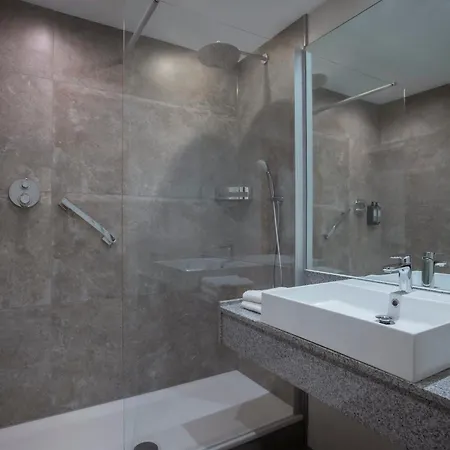 Clayton Hotel, Leeds-3