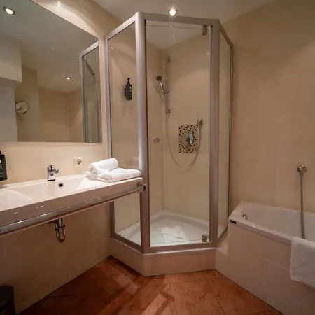 Hotel Mondial Munich-3