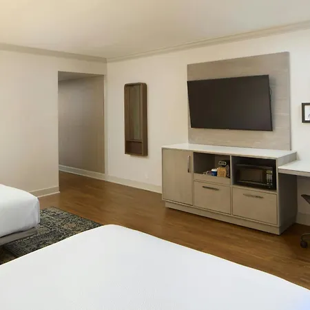 Four Points By Sheraton Richmond Airport-2