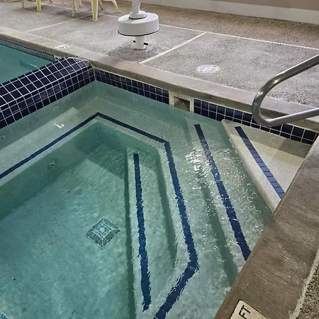 Baymont By Wyndham Mackinaw City-3