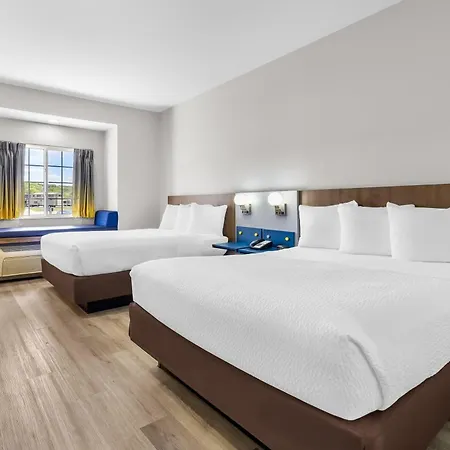 Microtel Inn & Suites By Wyndham Prairie Du Chien-2