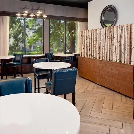 Hotel Zessa Orange County Airport, A Doubletree By Hilton-3