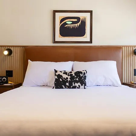 The Stranger Lodge - Pet Friendly-2