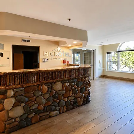Microtel Inn & Suites By Wyndham Bozeman-3