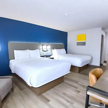 Comfort Inn Near Downtown & Blue Ridge Pkwy-2
