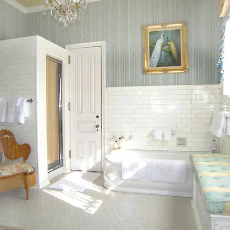 Alexander Mansion Bed And Breakfast-3