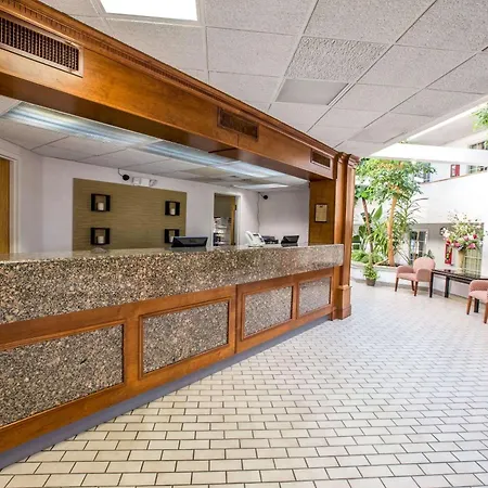 Greeneville Inn And Suites-2