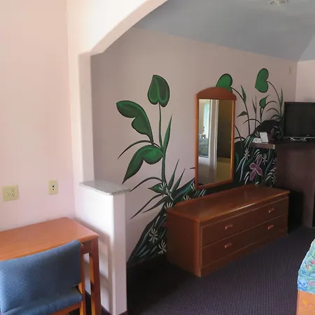 Travelers Inn And Suites Liberty-3