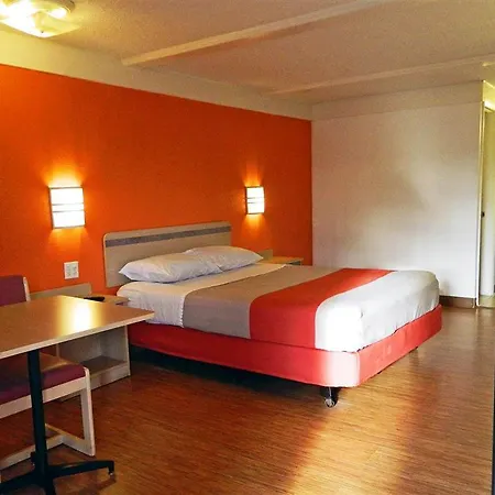 Travelodge By Wyndham Benton Harbor Mi-3
