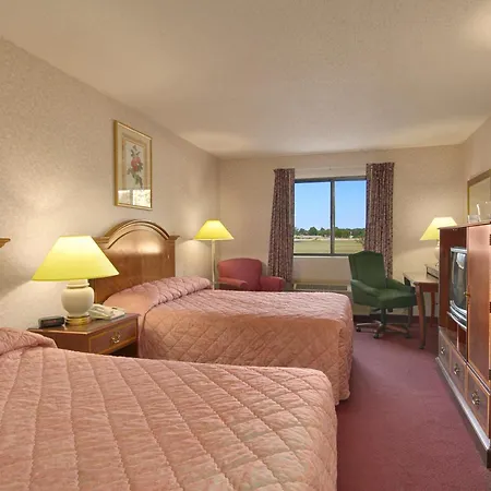 Baymont By Wyndham Muskegon-3